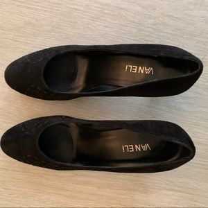 Black Vaneli pumps